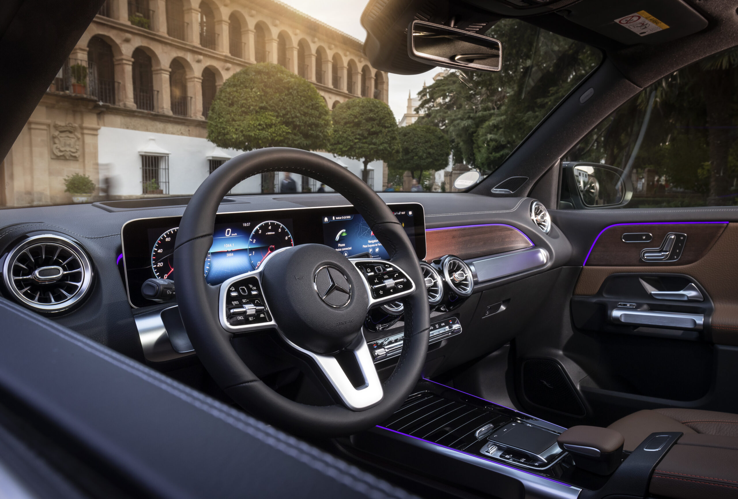 MERCEDES BENZ GLB