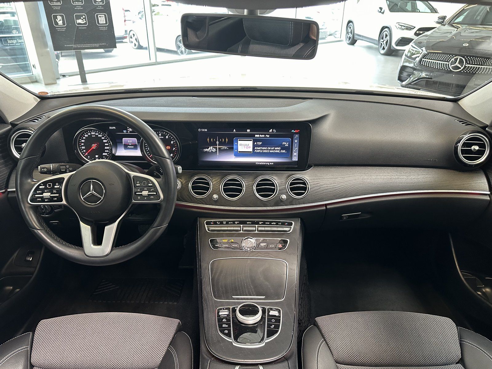 Fahrzeugabbildung Mercedes-Benz E 200 T Avantgarde 4M NIGHT+KAMERA+LED+TOTW.+SHD