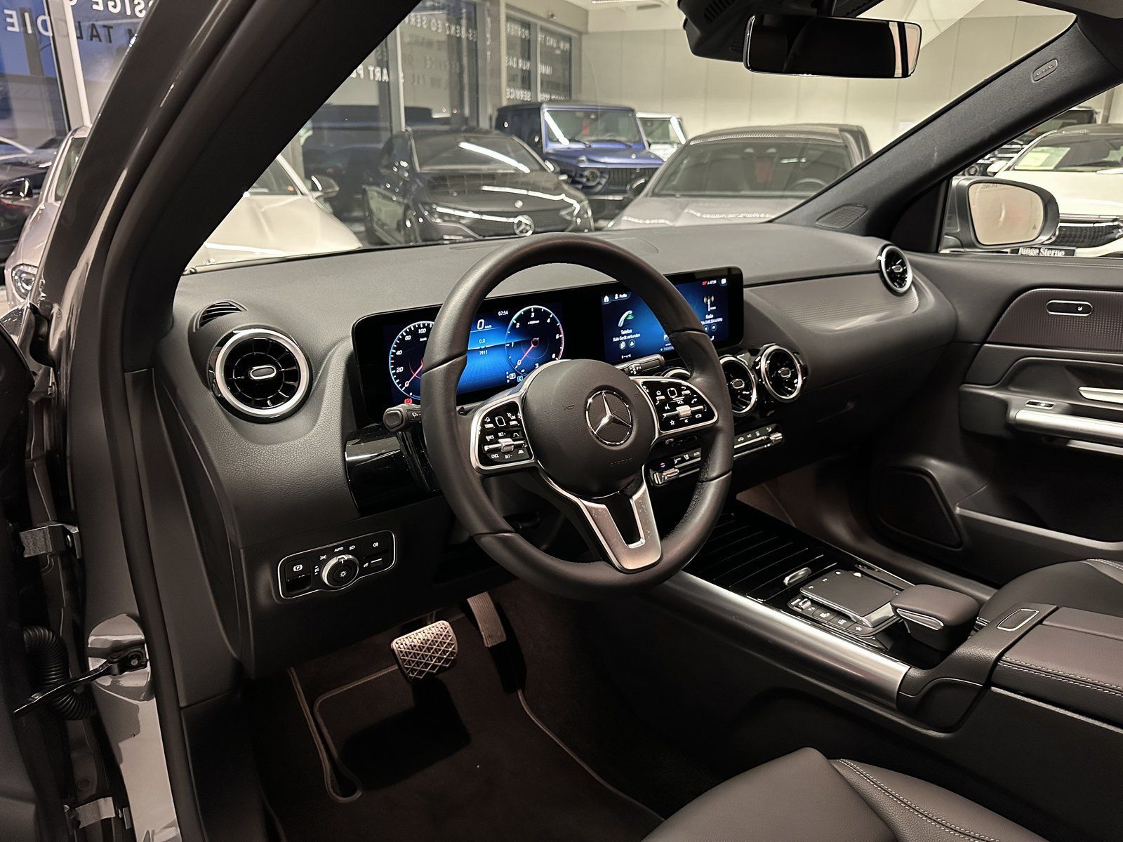Fahrzeugabbildung Mercedes-Benz GLA 220d 4M DISTR.+STDHZ.+KAMERA+LED+AHK VORRÜST