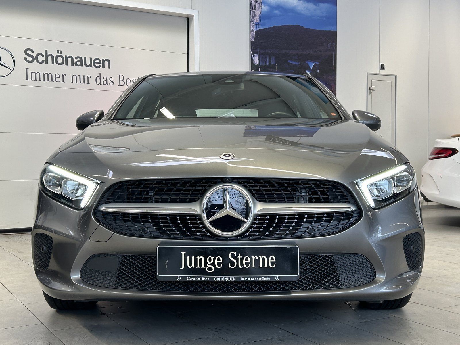 Fahrzeugabbildung Mercedes-Benz A 200 Progressive 360°+SPUR+LED+TOTW+DAB+KEYLESS
