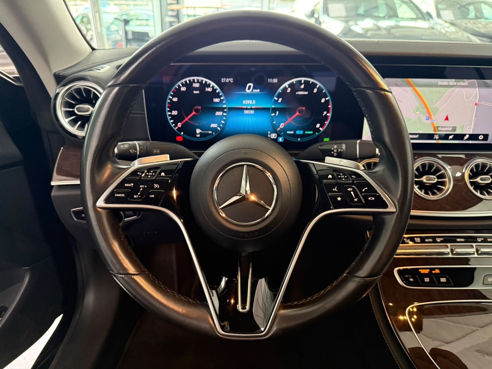 Fahrzeugabbildung Mercedes-Benz E 200 Cabrio BURMES+MEMORY+KAMERA+TOTW.+CARPLAY