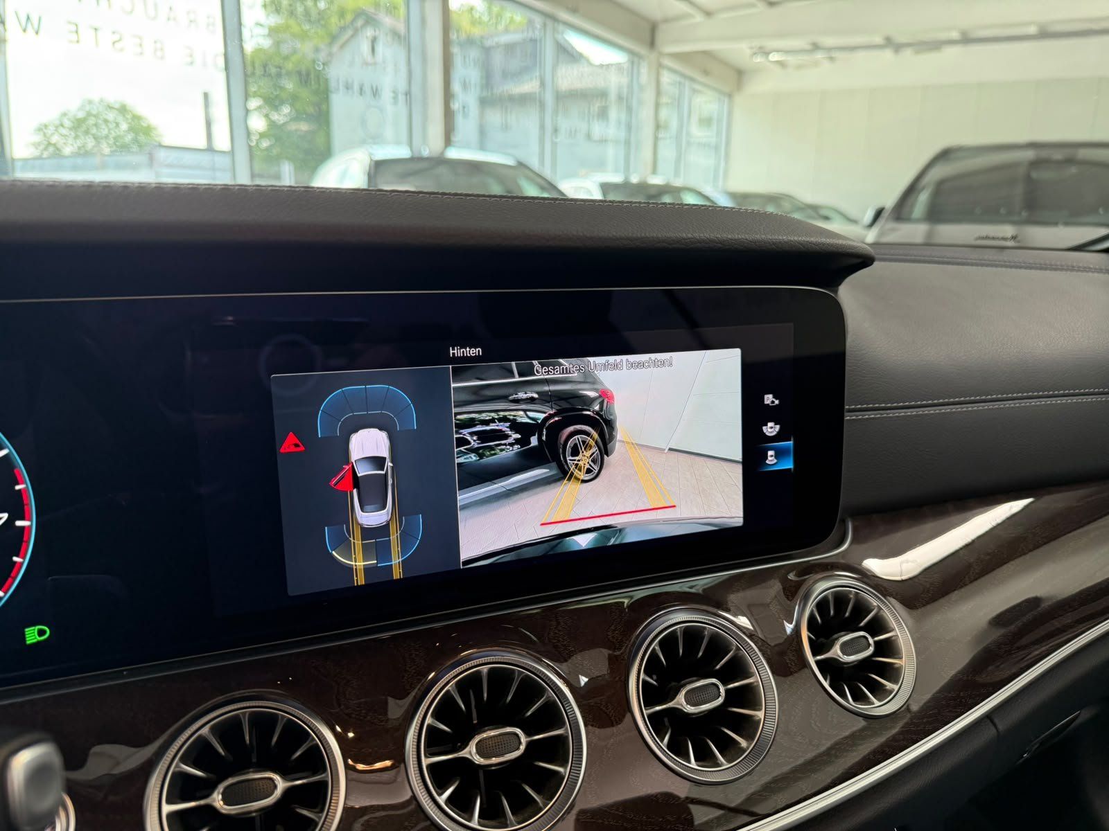 Fahrzeugabbildung Mercedes-Benz E 200 Cabrio BURMES+MEMORY+KAMERA+TOTW.+CARPLAY