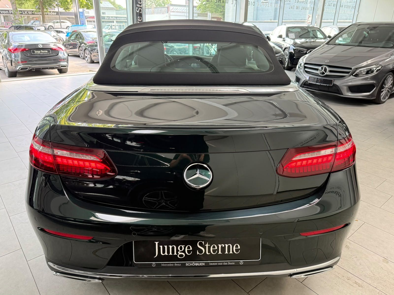 Fahrzeugabbildung Mercedes-Benz E 200 Cabrio BURMES+MEMORY+KAMERA+TOTW.+CARPLAY