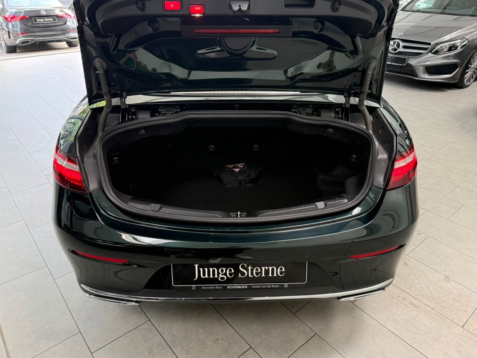 Fahrzeugabbildung Mercedes-Benz E 200 Cabrio BURMES+MEMORY+KAMERA+TOTW.+CARPLAY