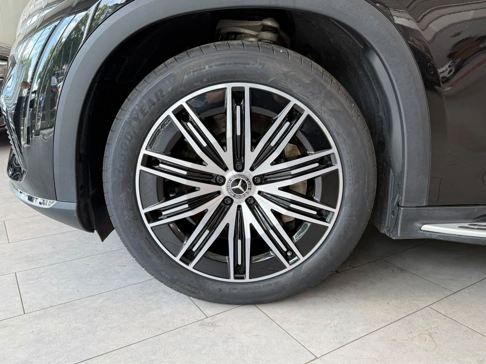 Fahrzeugabbildung Mercedes-Benz EQS 450+ SUV AIRMATIC+HUD+PANO+BURM+AHK+DISTR.