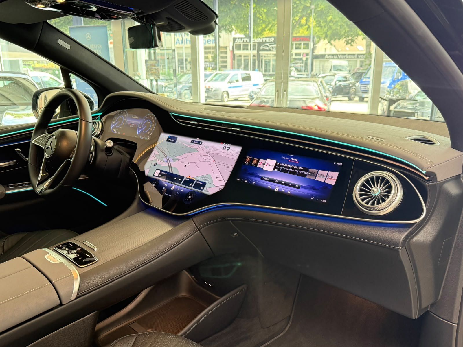 Fahrzeugabbildung Mercedes-Benz EQS 450+ SUV AIRMATIC+HUD+PANO+BURM+AHK+DISTR.