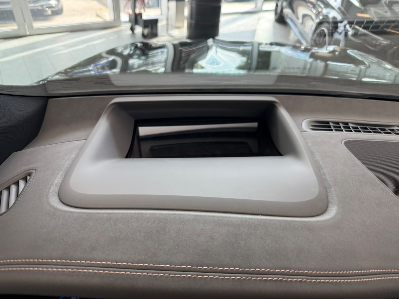Fahrzeugabbildung Mercedes-Benz EQS 450+ SUV AIRMATIC+HUD+PANO+BURM+AHK+DISTR.
