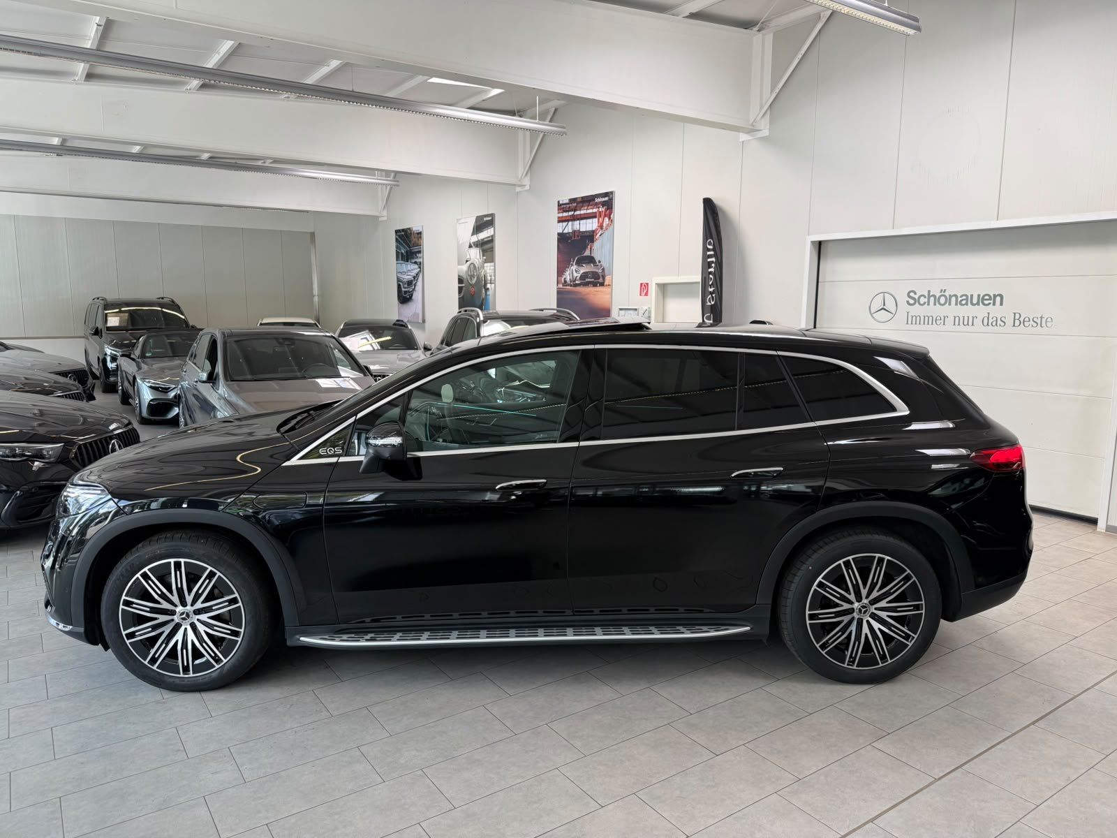 Fahrzeugabbildung Mercedes-Benz EQS 450+ SUV AIRMATIC+HUD+PANO+BURM+AHK+DISTR.