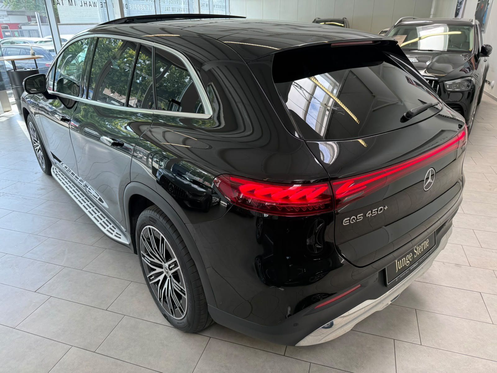 Fahrzeugabbildung Mercedes-Benz EQS 450+ SUV AIRMATIC+HUD+PANO+BURM+AHK+DISTR.