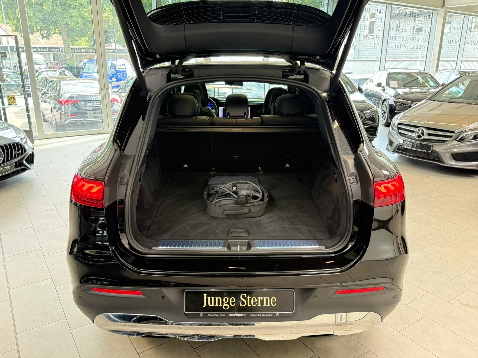 Fahrzeugabbildung Mercedes-Benz EQS 450+ SUV AIRMATIC+HUD+PANO+BURM+AHK+DISTR.