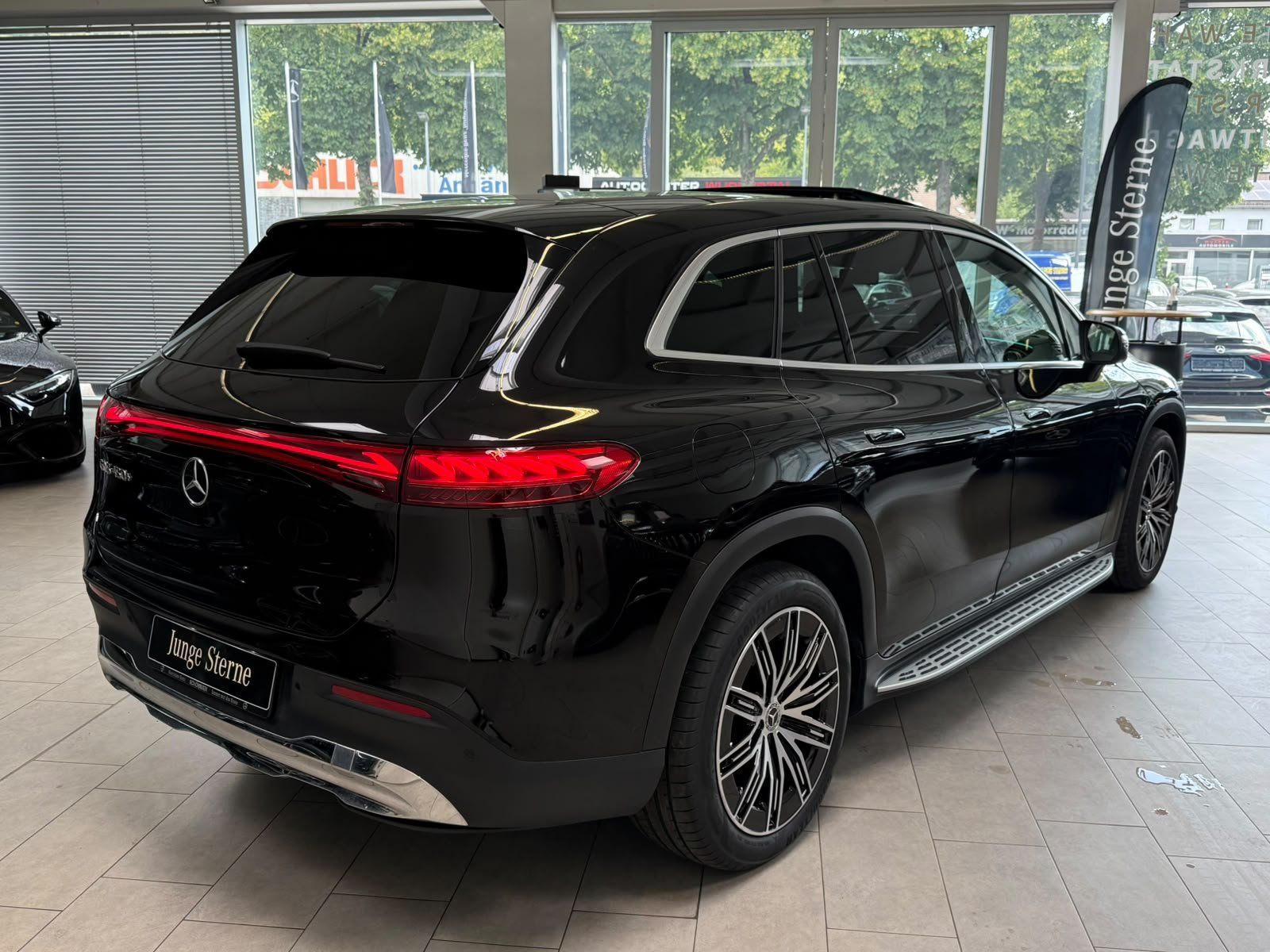 Fahrzeugabbildung Mercedes-Benz EQS 450+ SUV AIRMATIC+HUD+PANO+BURM+AHK+DISTR.