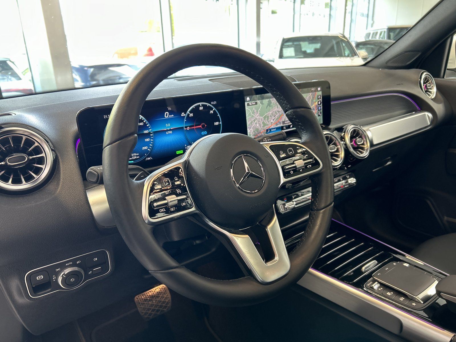 Fahrzeugabbildung Mercedes-Benz EQB 250 ADVANCED+PANORAMA+TOTWINKEL+SMARTPH.INT.
