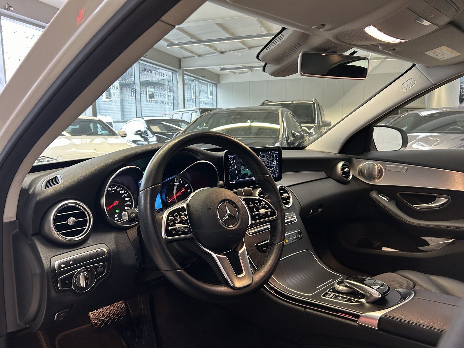 Fahrzeugabbildung Mercedes-Benz C 300e COMAND+DISTR.+AHK+BURMESTER+360°+LED+FAP
