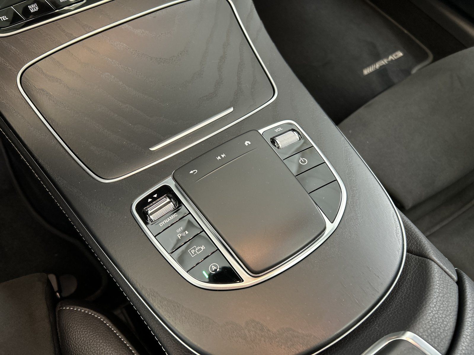 Fahrzeugabbildung Mercedes-Benz E 300d 4M AMG PANO+AHK+NIGHT+DISTR.+360°+AIRBAL.