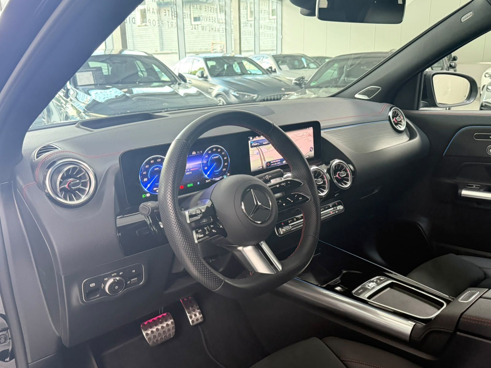 Fahrzeugabbildung Mercedes-Benz EQA 350 4M AMG+PANO+BURM+DISTR+HUD+MEMORY+NIGHT