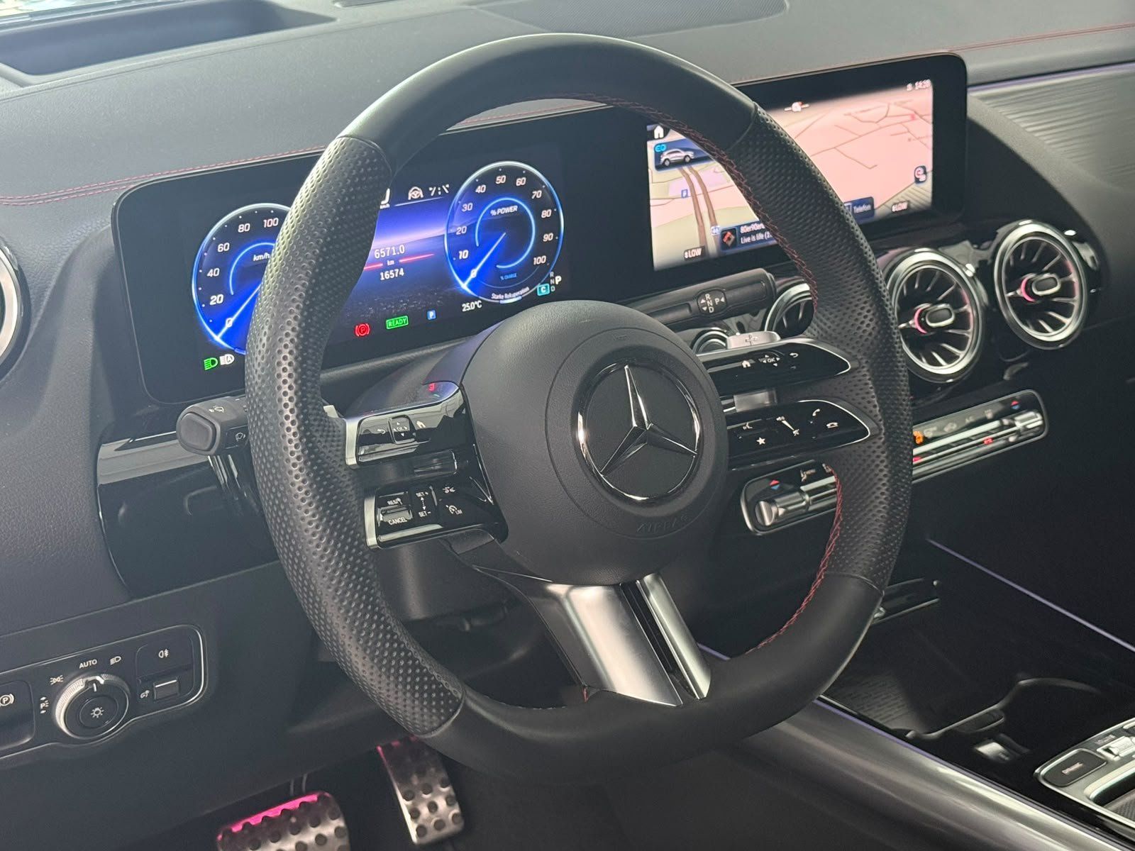 Fahrzeugabbildung Mercedes-Benz EQA 350 4M AMG+PANO+BURM+DISTR+HUD+MEMORY+NIGHT