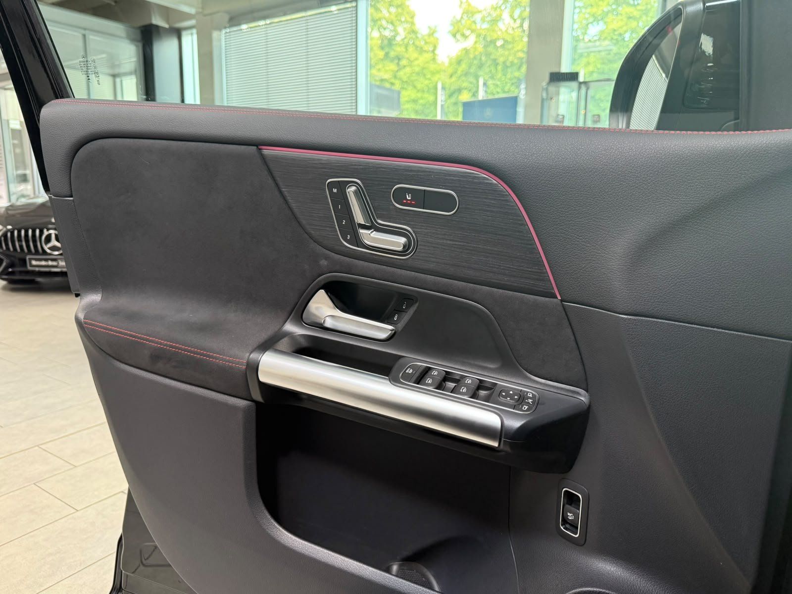 Fahrzeugabbildung Mercedes-Benz EQA 350 4M AMG+PANO+BURM+DISTR+HUD+MEMORY+NIGHT