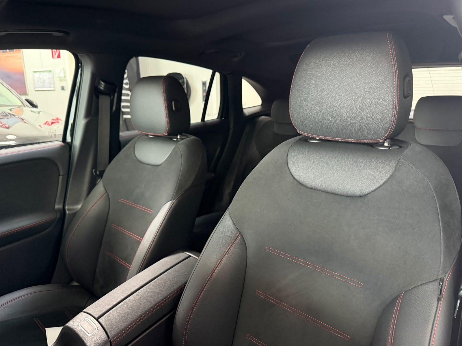 Fahrzeugabbildung Mercedes-Benz EQA 350 4M AMG+PANO+BURM+DISTR+HUD+MEMORY+NIGHT