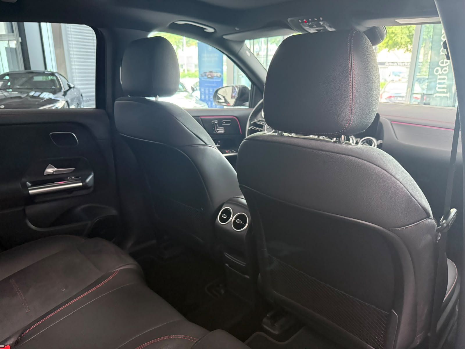 Fahrzeugabbildung Mercedes-Benz EQA 350 4M AMG+PANO+BURM+DISTR+HUD+MEMORY+NIGHT