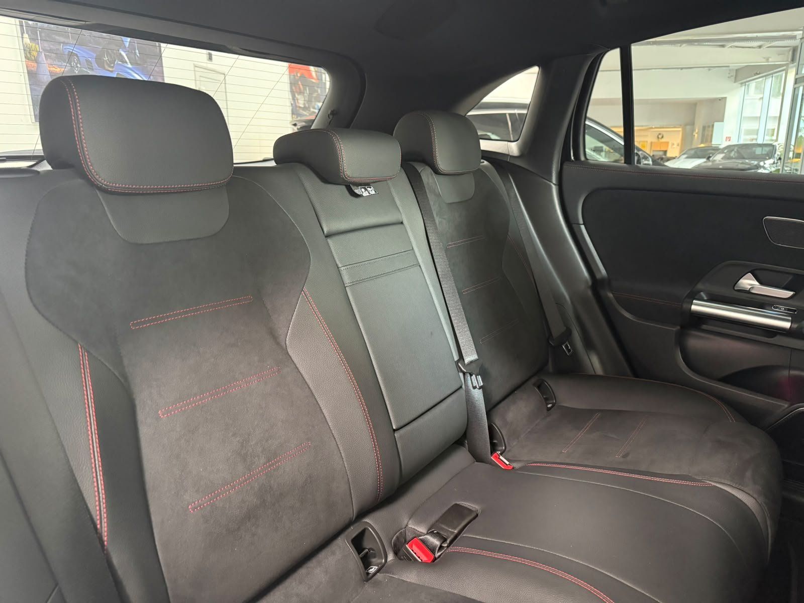 Fahrzeugabbildung Mercedes-Benz EQA 350 4M AMG+PANO+BURM+DISTR+HUD+MEMORY+NIGHT