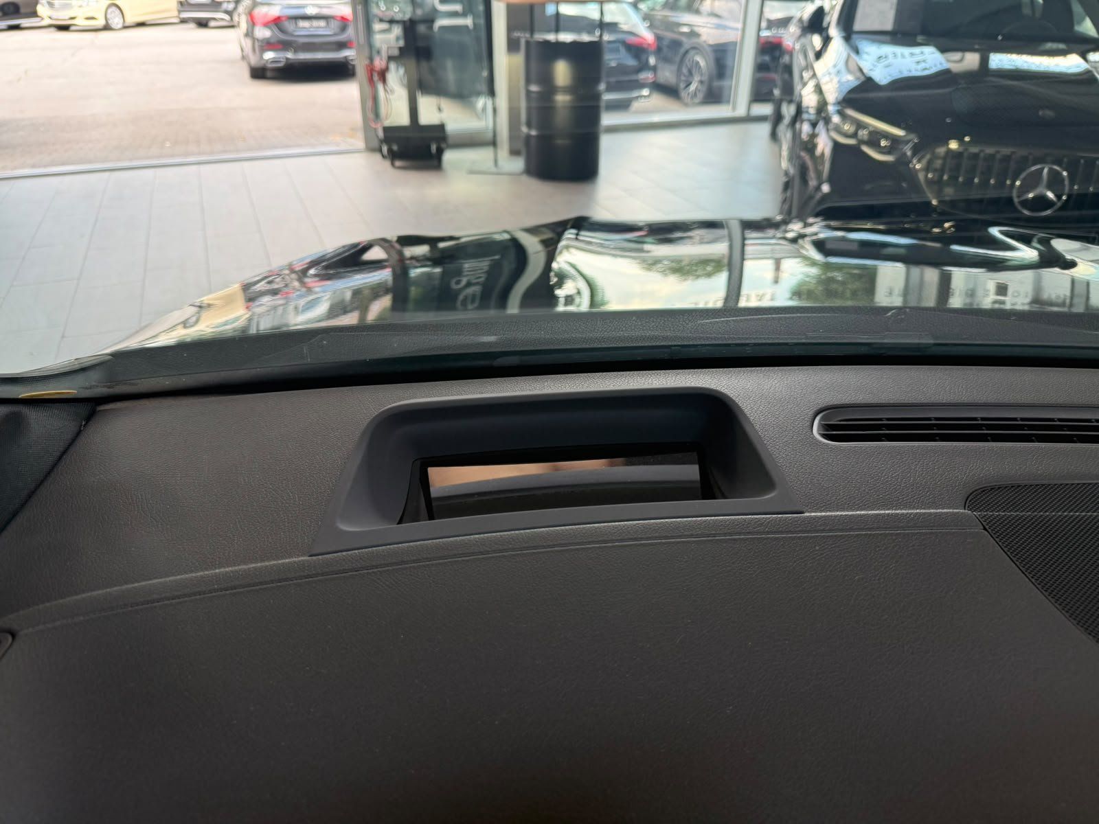 Fahrzeugabbildung Mercedes-Benz EQA 350 4M AMG+PANO+BURM+DISTR+HUD+MEMORY+NIGHT