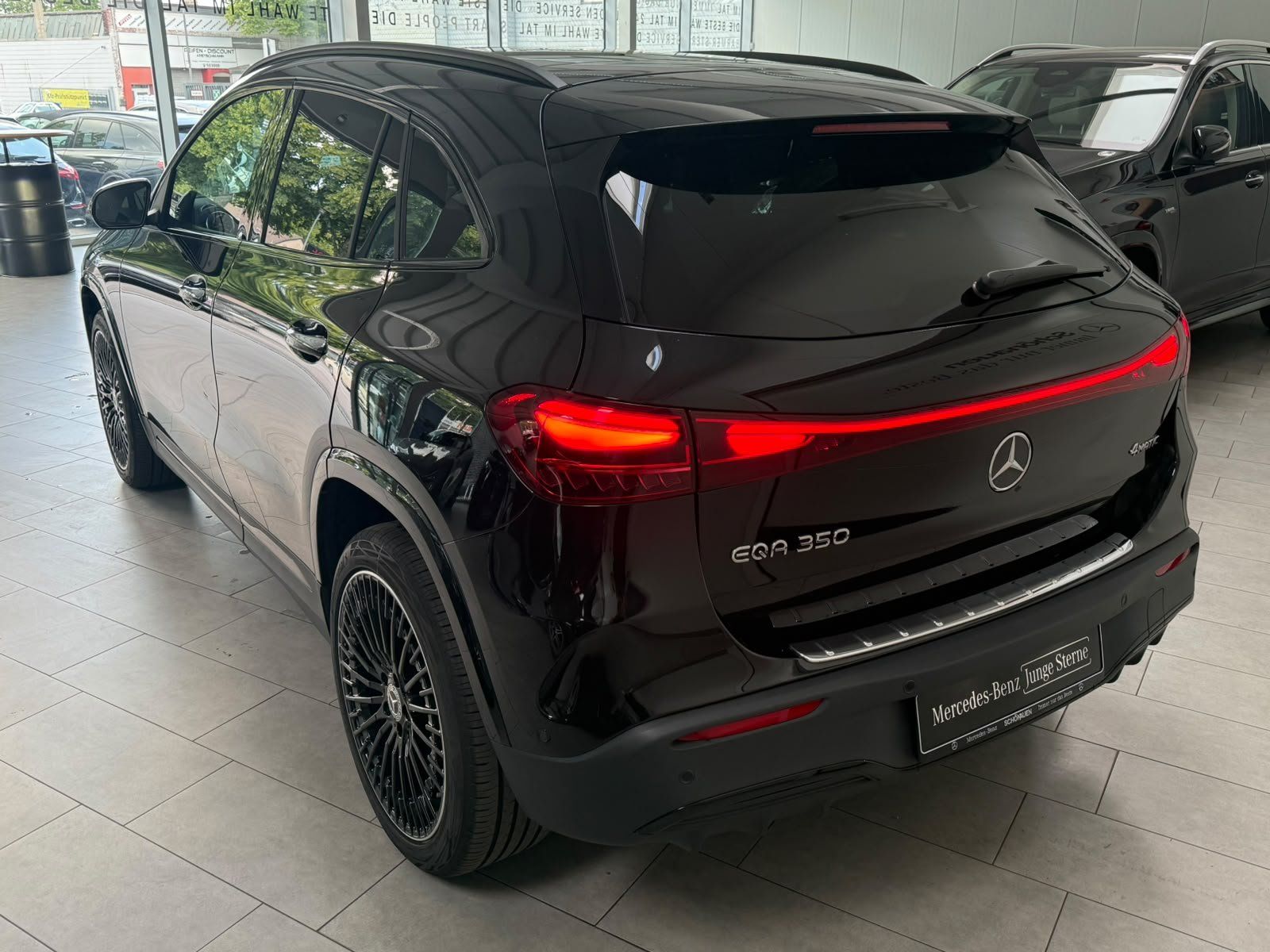 Fahrzeugabbildung Mercedes-Benz EQA 350 4M AMG+PANO+BURM+DISTR+HUD+MEMORY+NIGHT