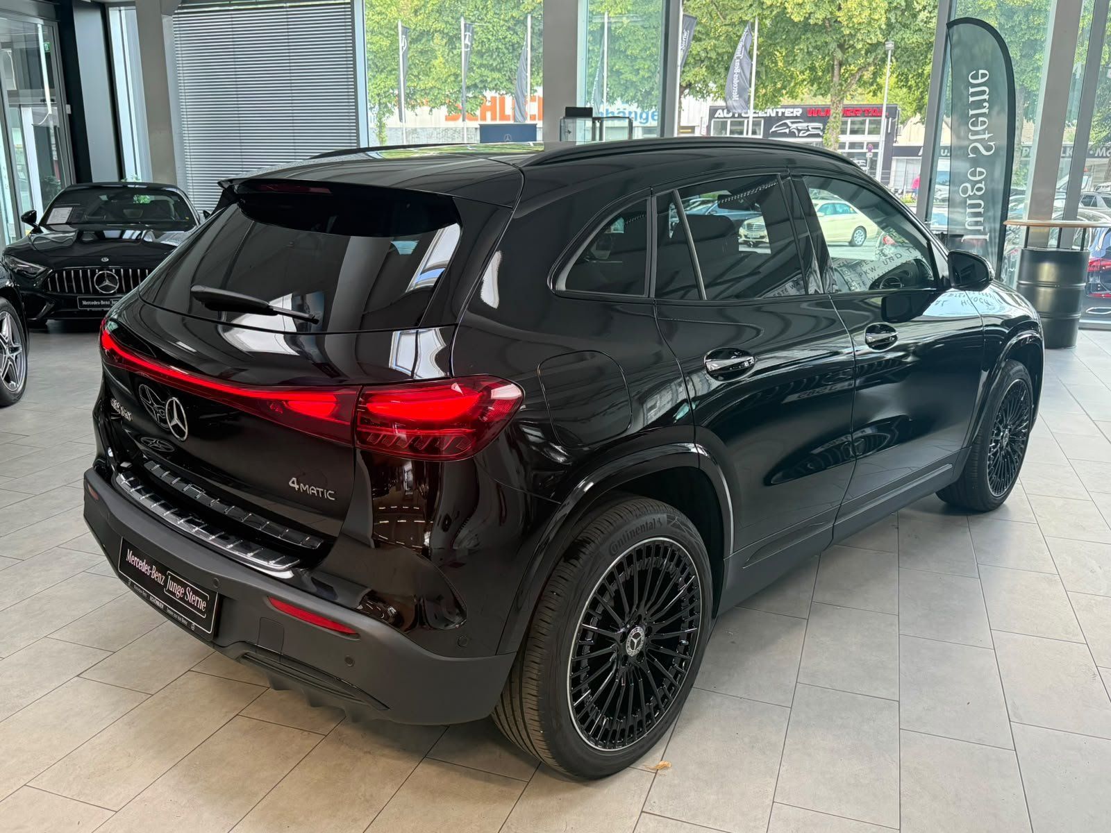 Fahrzeugabbildung Mercedes-Benz EQA 350 4M AMG+PANO+BURM+DISTR+HUD+MEMORY+NIGHT