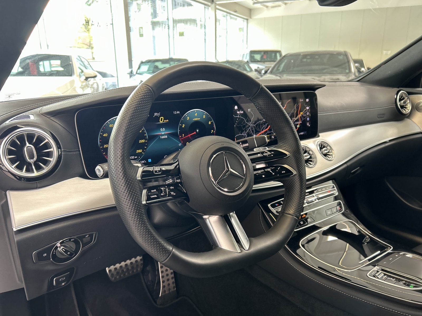 Fahrzeugabbildung Mercedes-Benz E 300 Coupé AMG+PANO+LEDER+BURMES+360°+NIGHT+20"