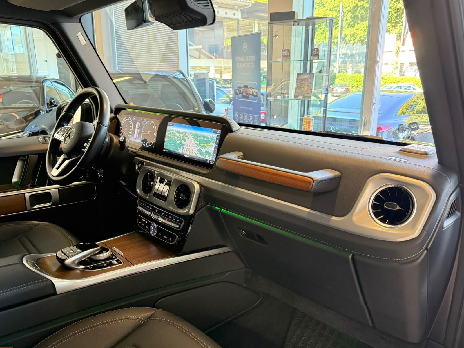 Fahrzeugabbildung Mercedes-Benz G 400d COMAND+AHK+MBEAM+MEMORY+SHD+KAMERA+WIDESC