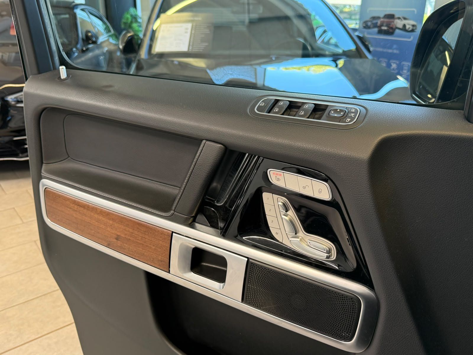 Fahrzeugabbildung Mercedes-Benz G 400d COMAND+AHK+MBEAM+MEMORY+SHD+KAMERA+WIDESC