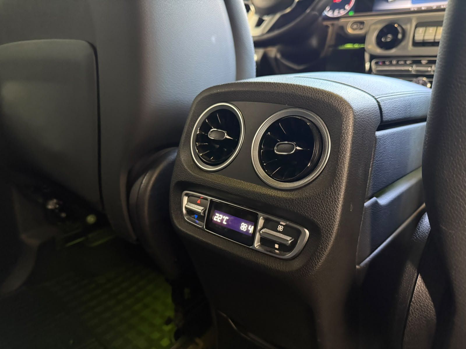 Fahrzeugabbildung Mercedes-Benz G 400d COMAND+AHK+MBEAM+MEMORY+SHD+KAMERA+WIDESC