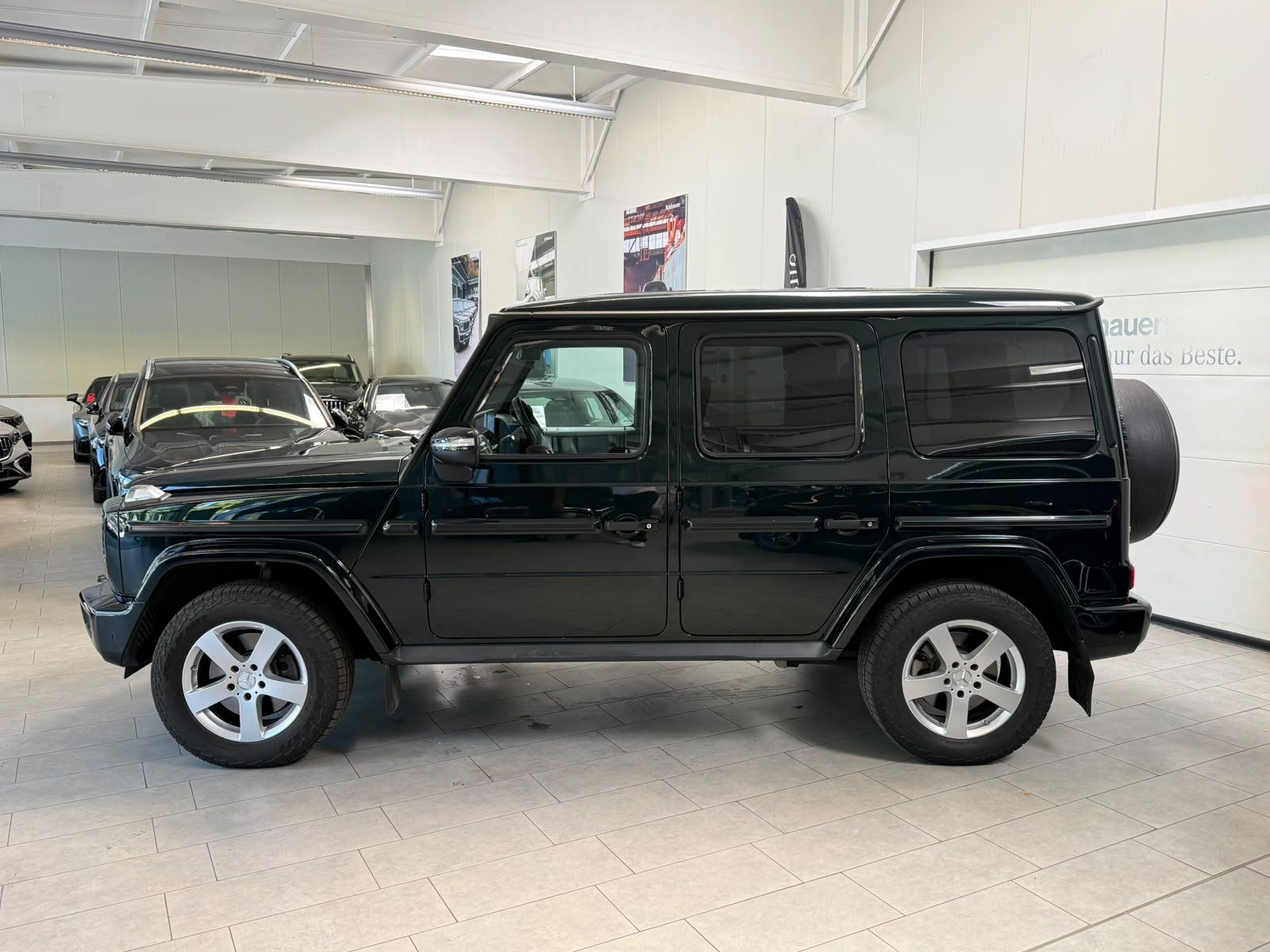 Fahrzeugabbildung Mercedes-Benz G 400d COMAND+AHK+MBEAM+MEMORY+SHD+KAMERA+WIDESC