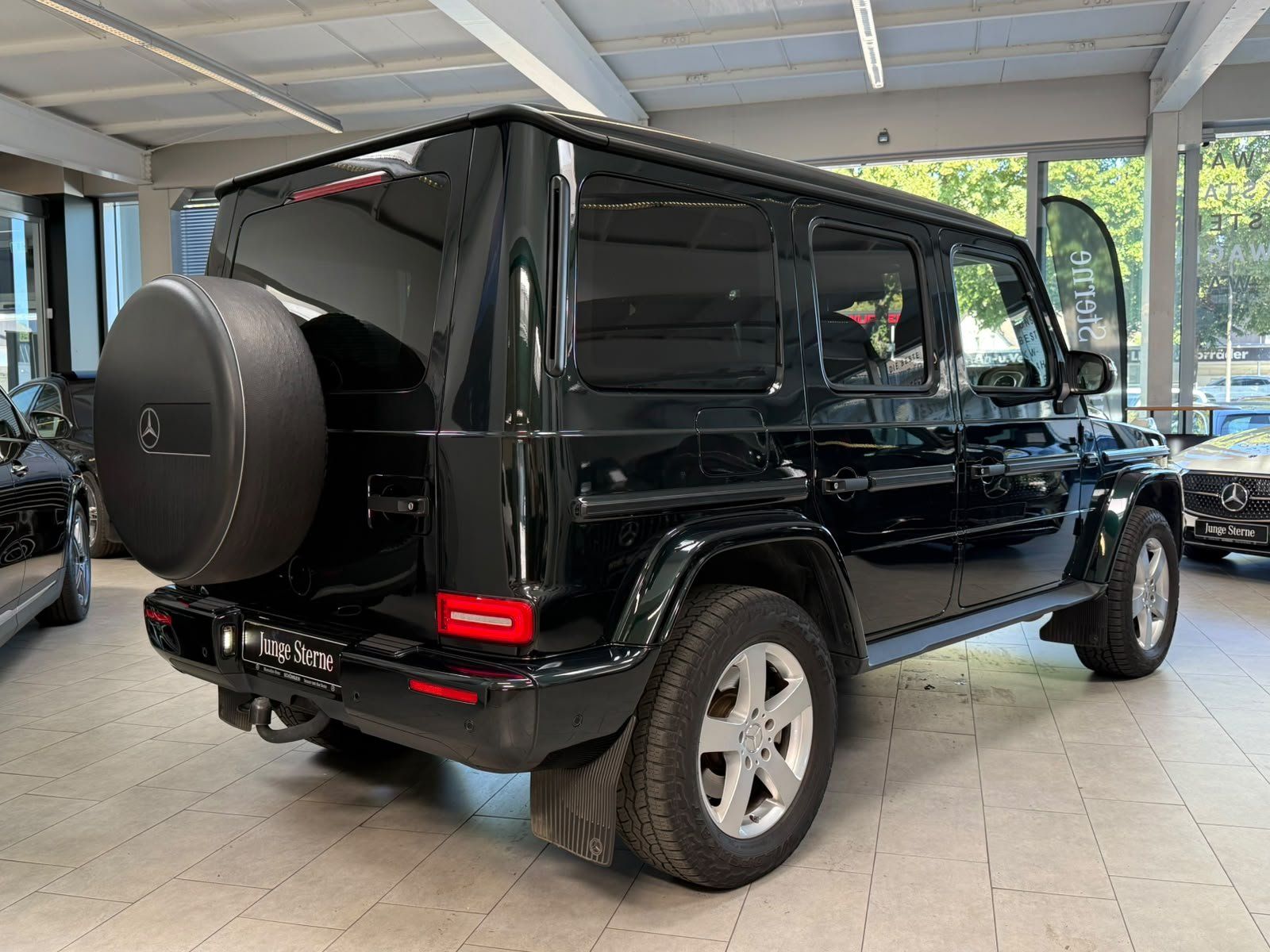 Fahrzeugabbildung Mercedes-Benz G 400d COMAND+AHK+MBEAM+MEMORY+SHD+KAMERA+WIDESC