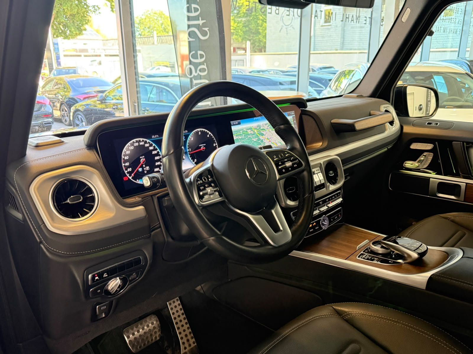 Fahrzeugabbildung Mercedes-Benz G 400d COMAND+AHK+MBEAM+MEMORY+SHD+KAMERA+WIDESC