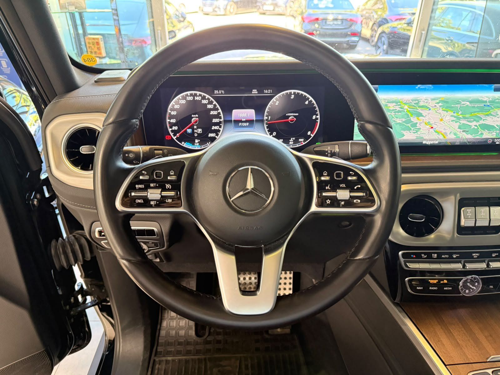 Fahrzeugabbildung Mercedes-Benz G 400d COMAND+AHK+MBEAM+MEMORY+SHD+KAMERA+WIDESC