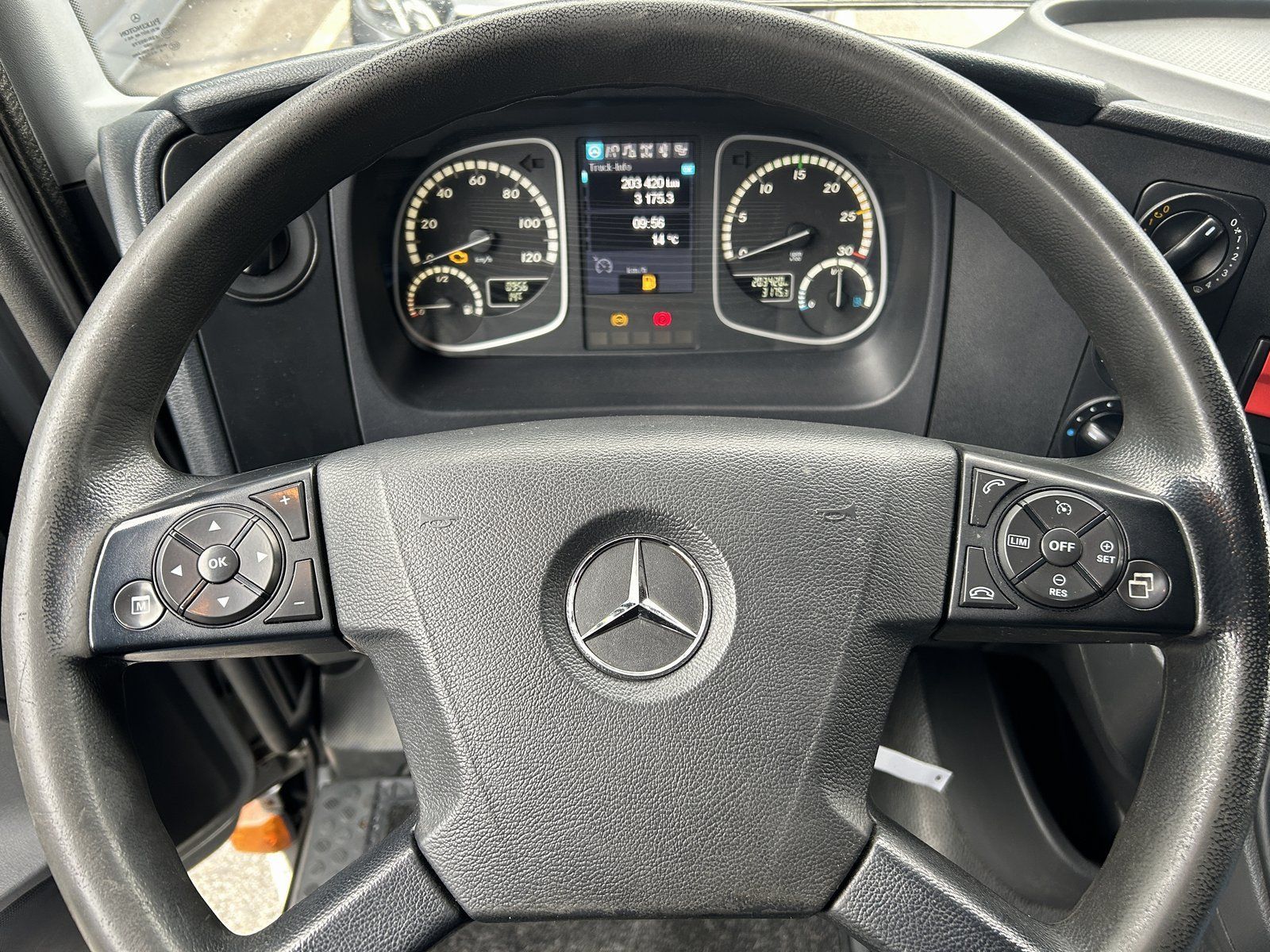 Fahrzeugabbildung Mercedes-Benz Atego 816 4x2 Luftfederung Standheizung LDBW