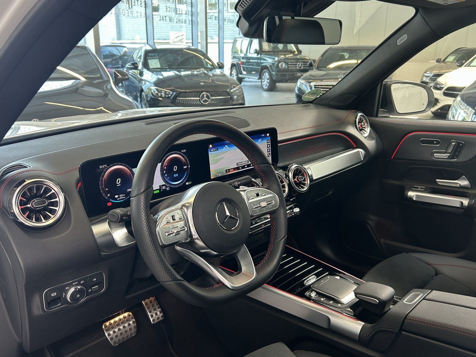 Fahrzeugabbildung Mercedes-Benz EQB 250 AMG PANO+NIGHT+360°+DISTRONIC+MEMORY+SHZ