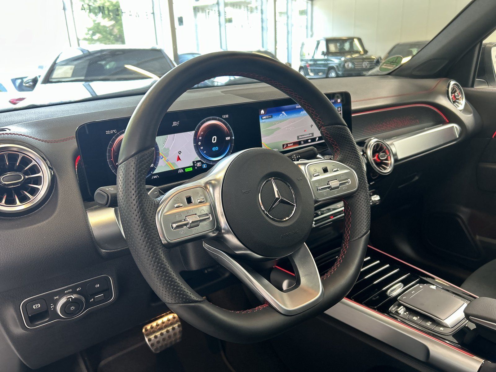 Fahrzeugabbildung Mercedes-Benz EQB 250 AMG PANO+NIGHT+360°+DISTRONIC+MEMORY+SHZ