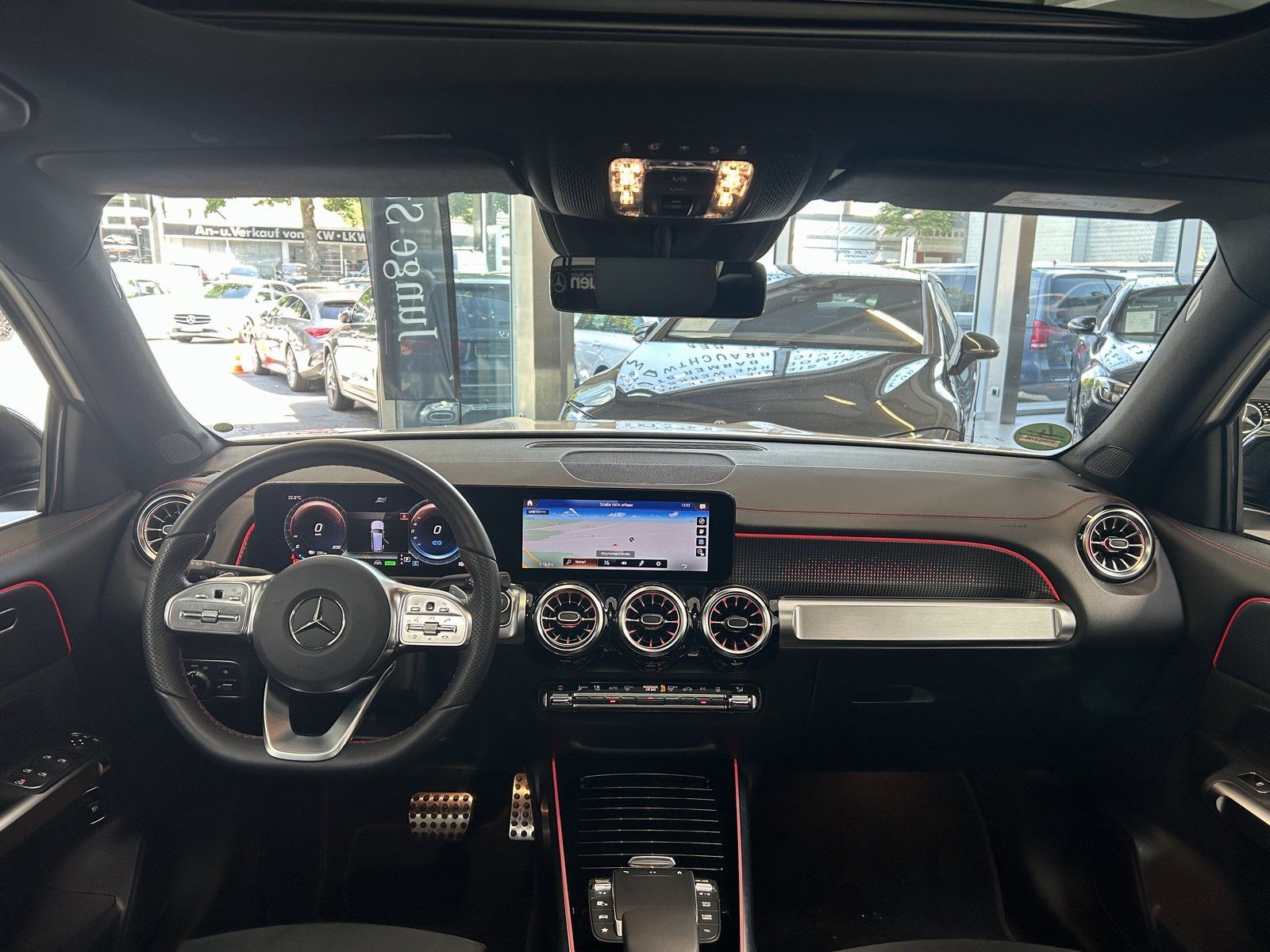 Fahrzeugabbildung Mercedes-Benz EQB 250 AMG PANO+NIGHT+360°+DISTRONIC+MEMORY+SHZ