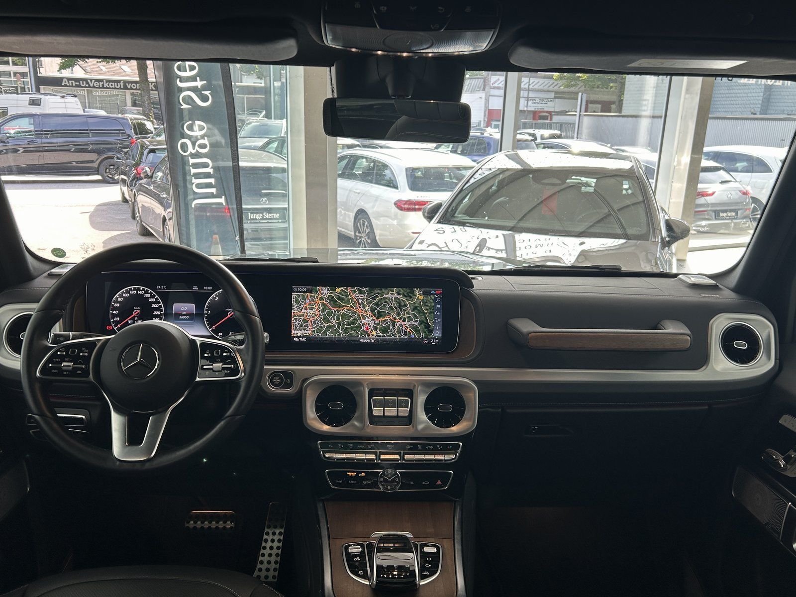 Fahrzeugabbildung Mercedes-Benz G 400 d PERIKLASGRÜN+STDHZ+DISTR+BURMES+SCHIEBED