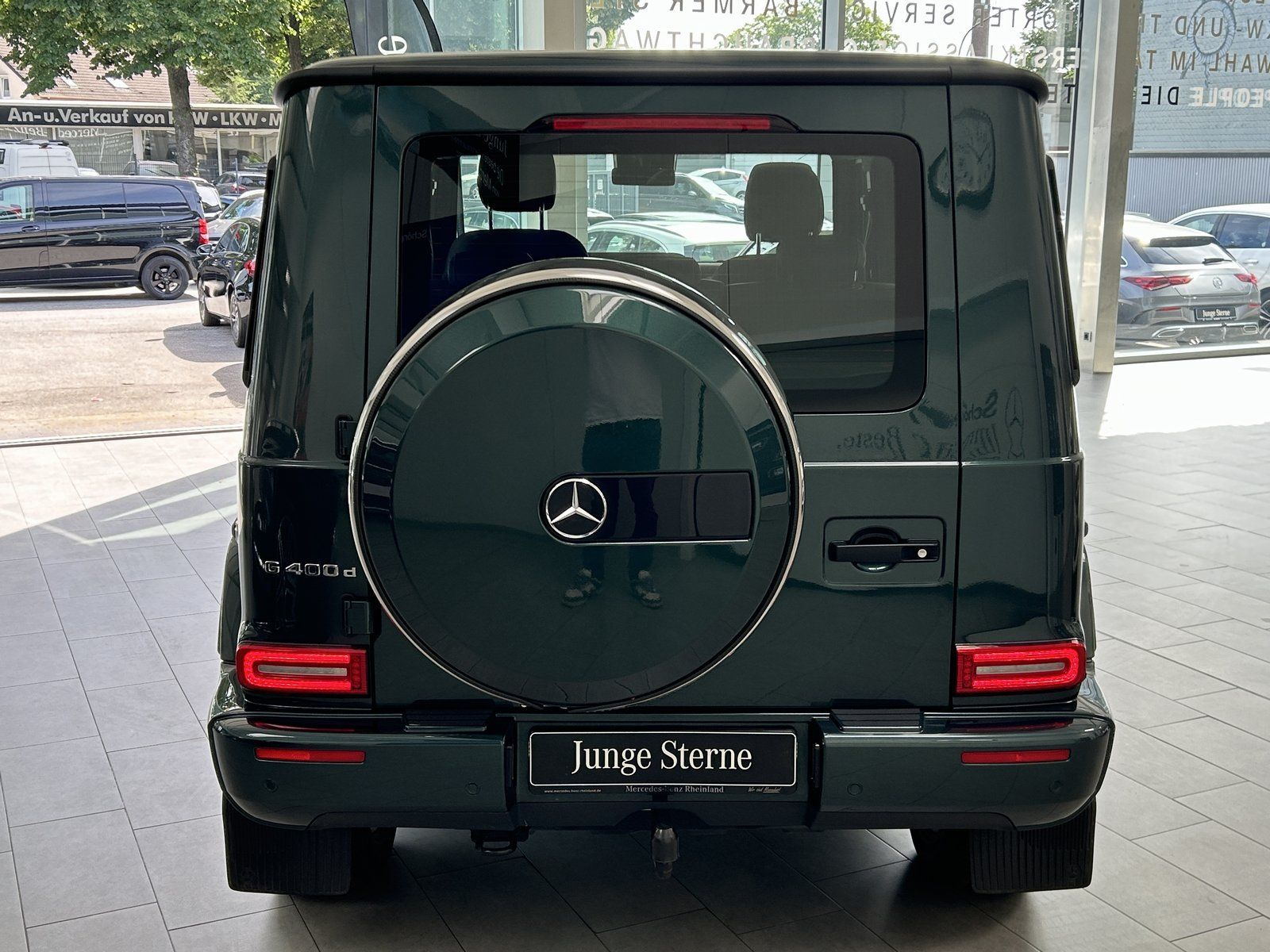 Fahrzeugabbildung Mercedes-Benz G 400 d PERIKLASGRÜN+STDHZ+DISTR+BURMES+SCHIEBED