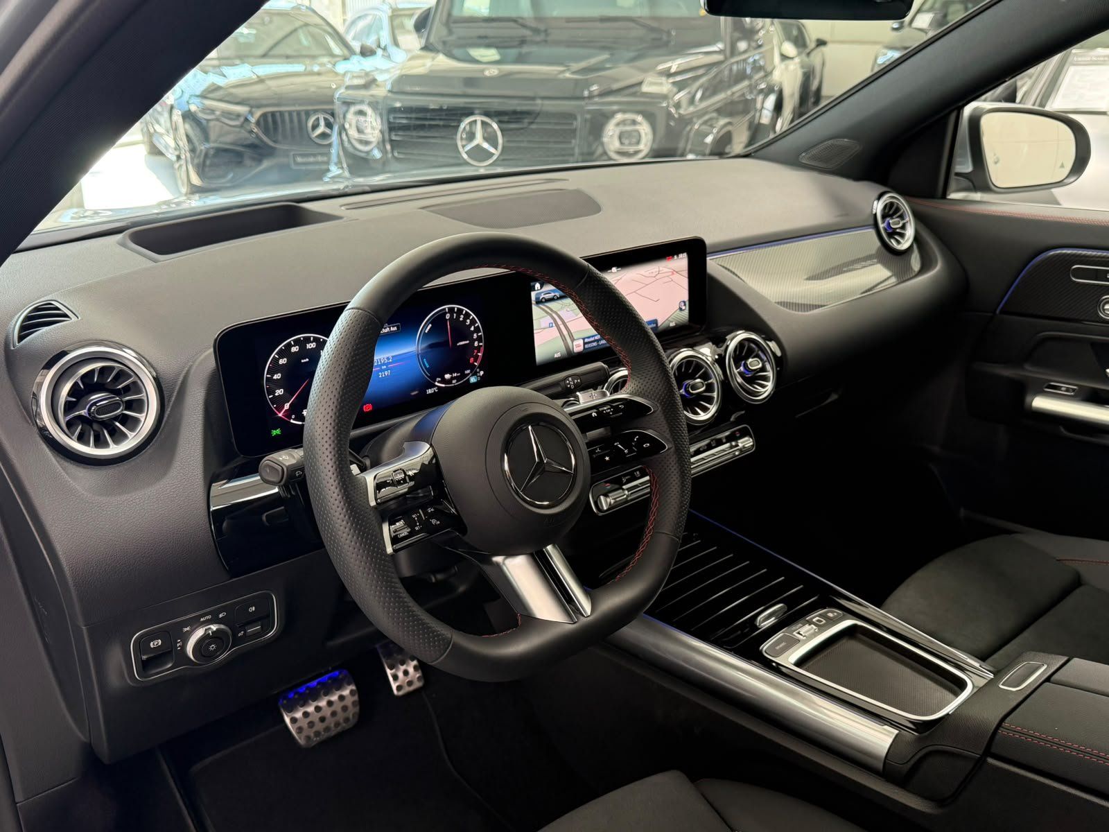 Fahrzeugabbildung Mercedes-Benz GLA 250e AMG+PANO+MBEAM+HUD+MEMORY+360°+KEYLESS