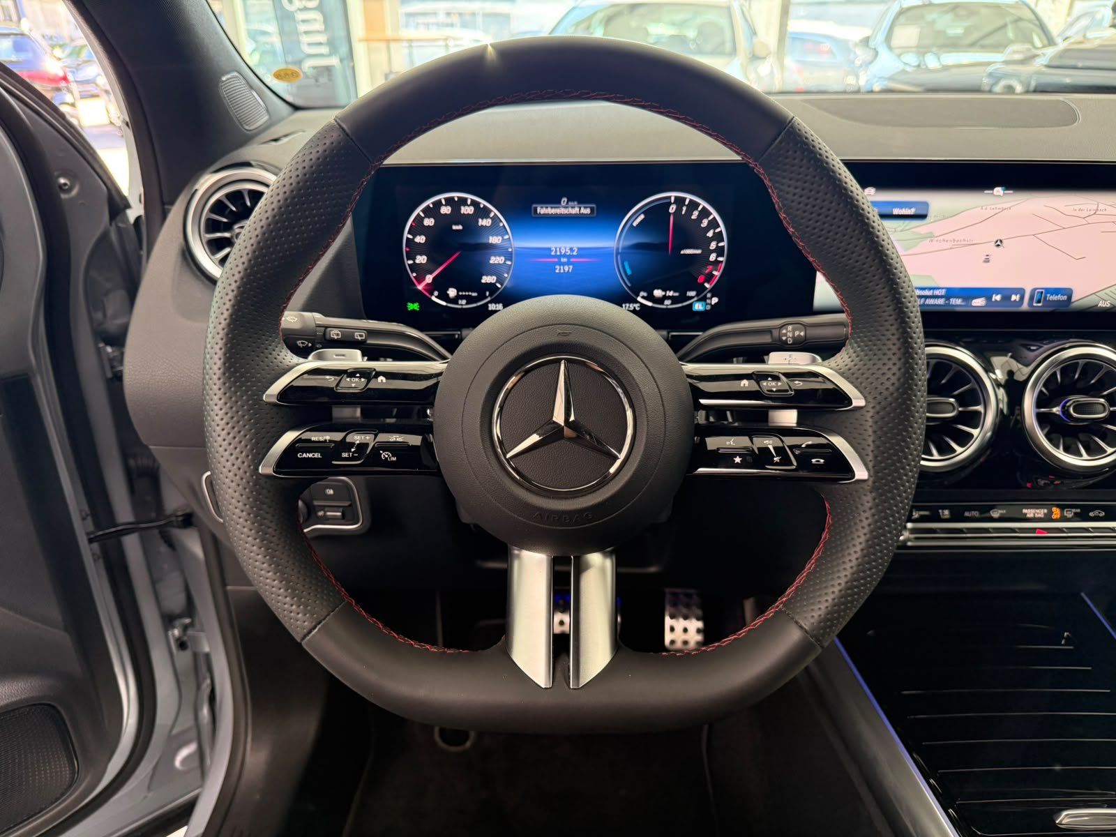Fahrzeugabbildung Mercedes-Benz GLA 250e AMG+PANO+MBEAM+HUD+MEMORY+360°+KEYLESS
