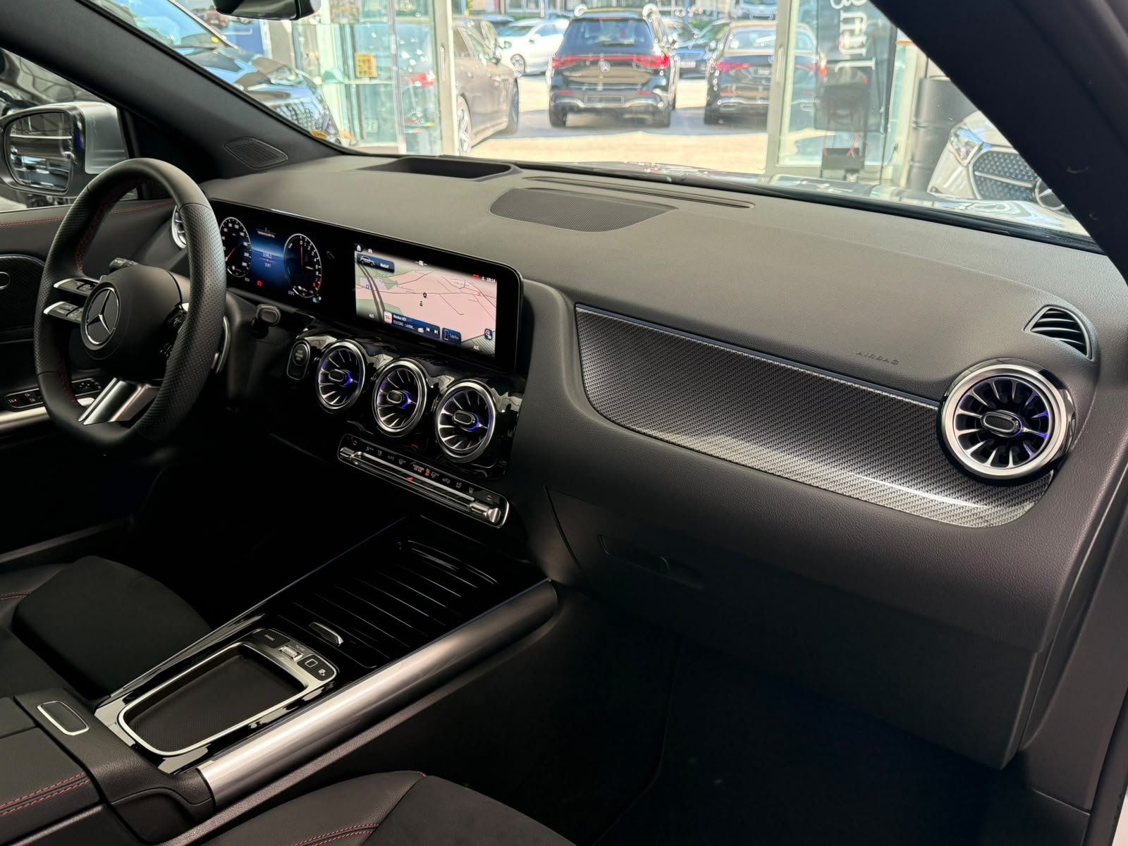 Fahrzeugabbildung Mercedes-Benz GLA 250e AMG+PANO+MBEAM+HUD+MEMORY+360°+KEYLESS