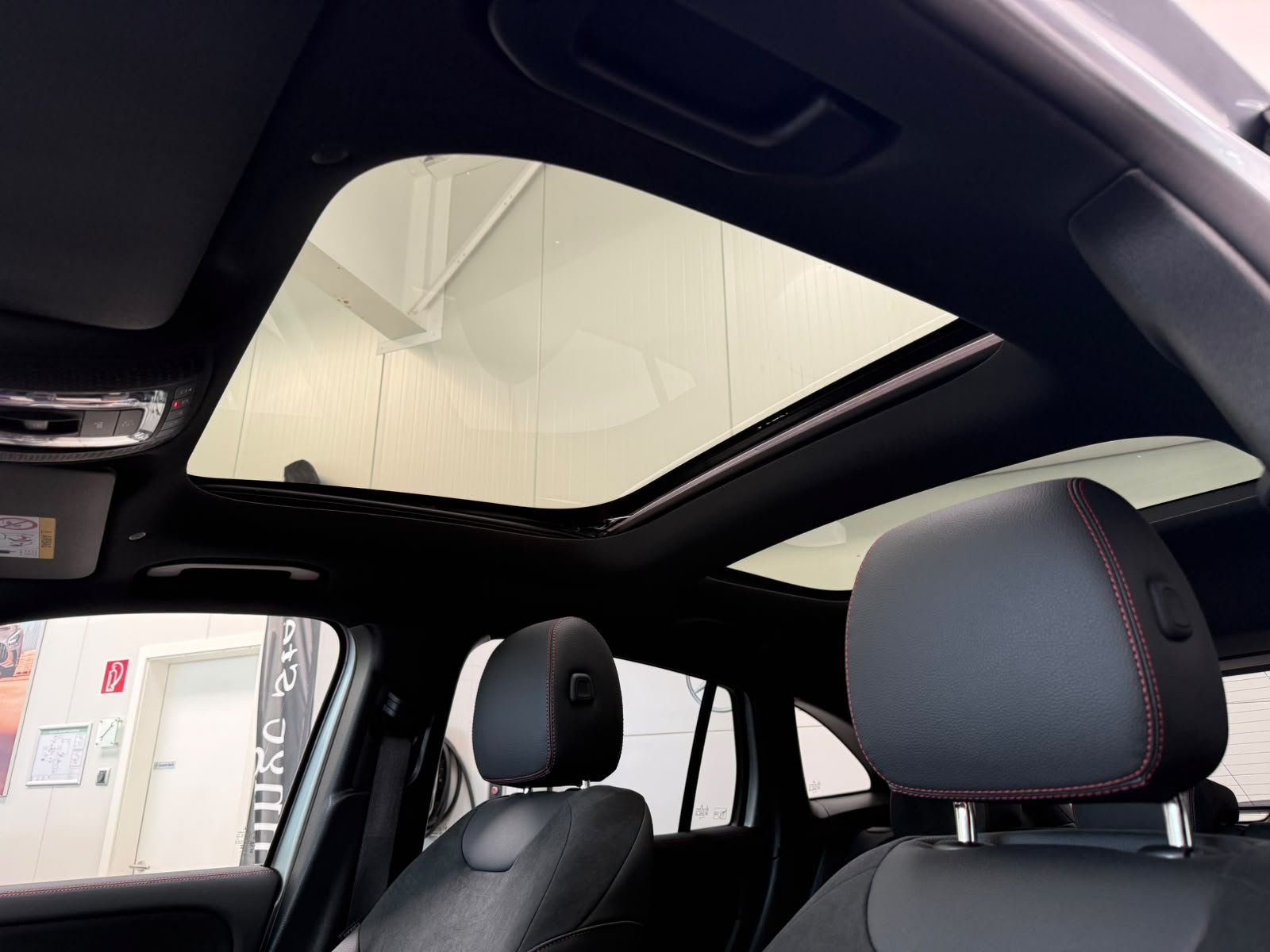Fahrzeugabbildung Mercedes-Benz GLA 250e AMG+PANO+MBEAM+HUD+MEMORY+360°+KEYLESS