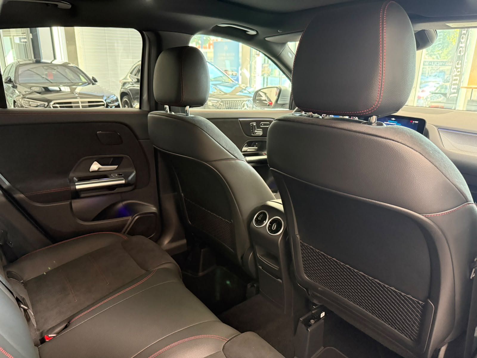 Fahrzeugabbildung Mercedes-Benz GLA 250e AMG+PANO+MBEAM+HUD+MEMORY+360°+KEYLESS