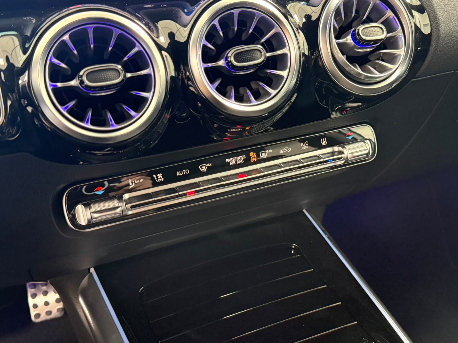 Fahrzeugabbildung Mercedes-Benz GLA 250e AMG+PANO+MBEAM+HUD+MEMORY+360°+KEYLESS
