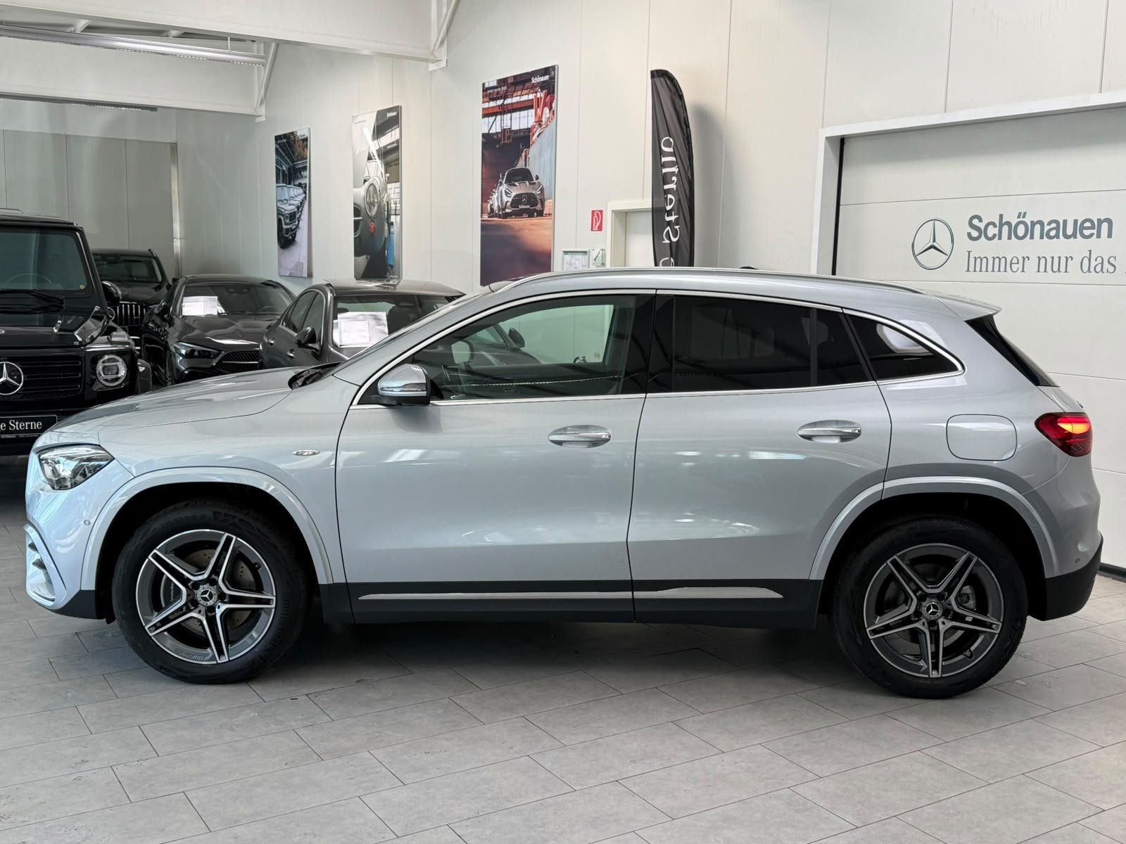 Fahrzeugabbildung Mercedes-Benz GLA 250e AMG+PANO+MBEAM+HUD+MEMORY+360°+KEYLESS
