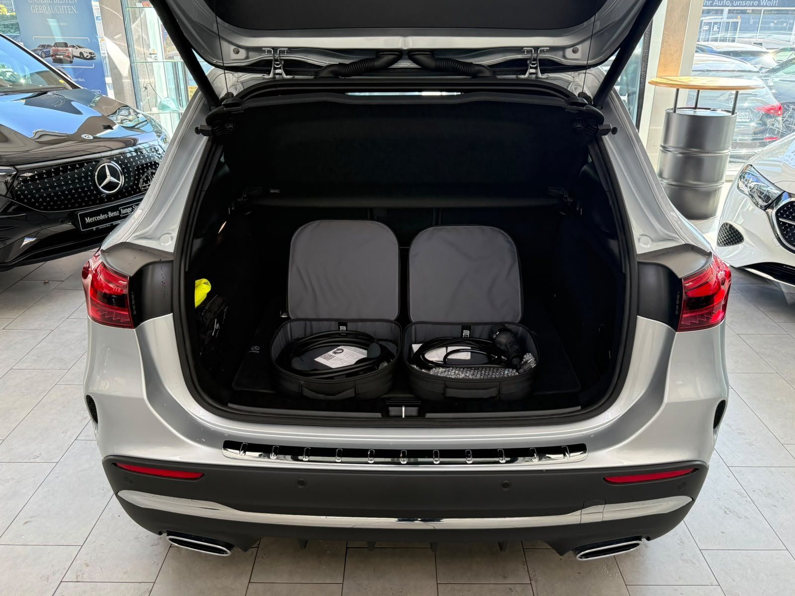Fahrzeugabbildung Mercedes-Benz GLA 250e AMG+PANO+MBEAM+HUD+MEMORY+360°+KEYLESS