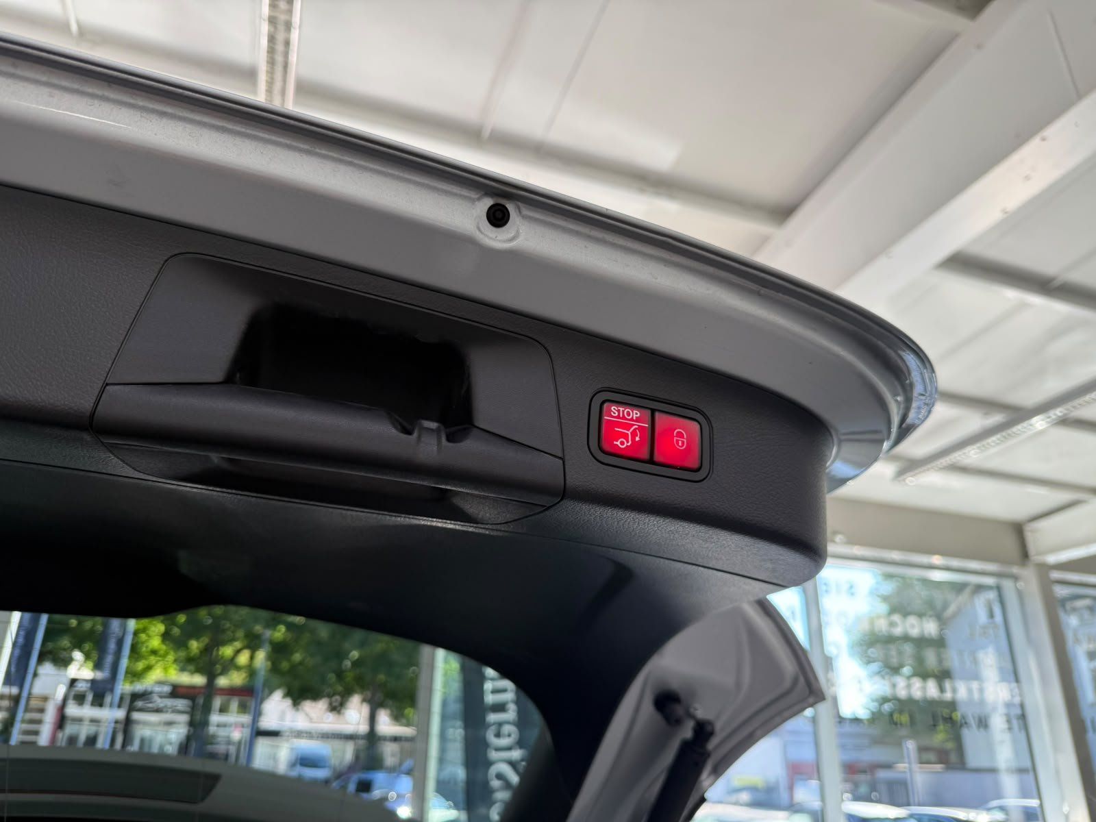 Fahrzeugabbildung Mercedes-Benz GLA 250e AMG+PANO+MBEAM+HUD+MEMORY+360°+KEYLESS